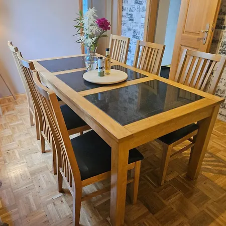 Zentrumsnahes Gaestezimmer In Quarto em Acomodações Particulares *